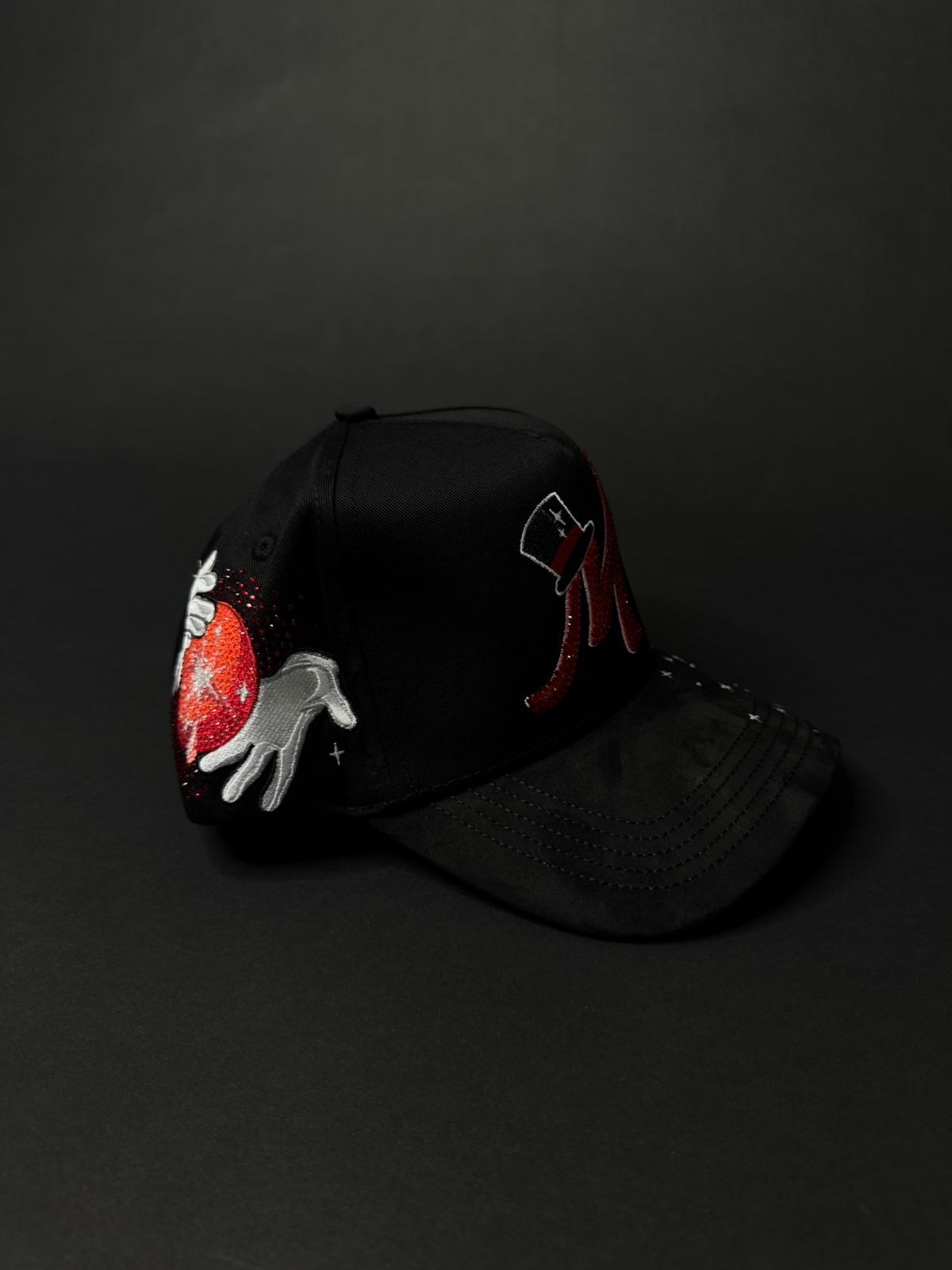 31 HATS "EL MAGO" ROJA