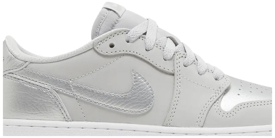 AIR JORDAN 1 RETRO LOW OG NEUTRLA GREY/METALLIC SILVER