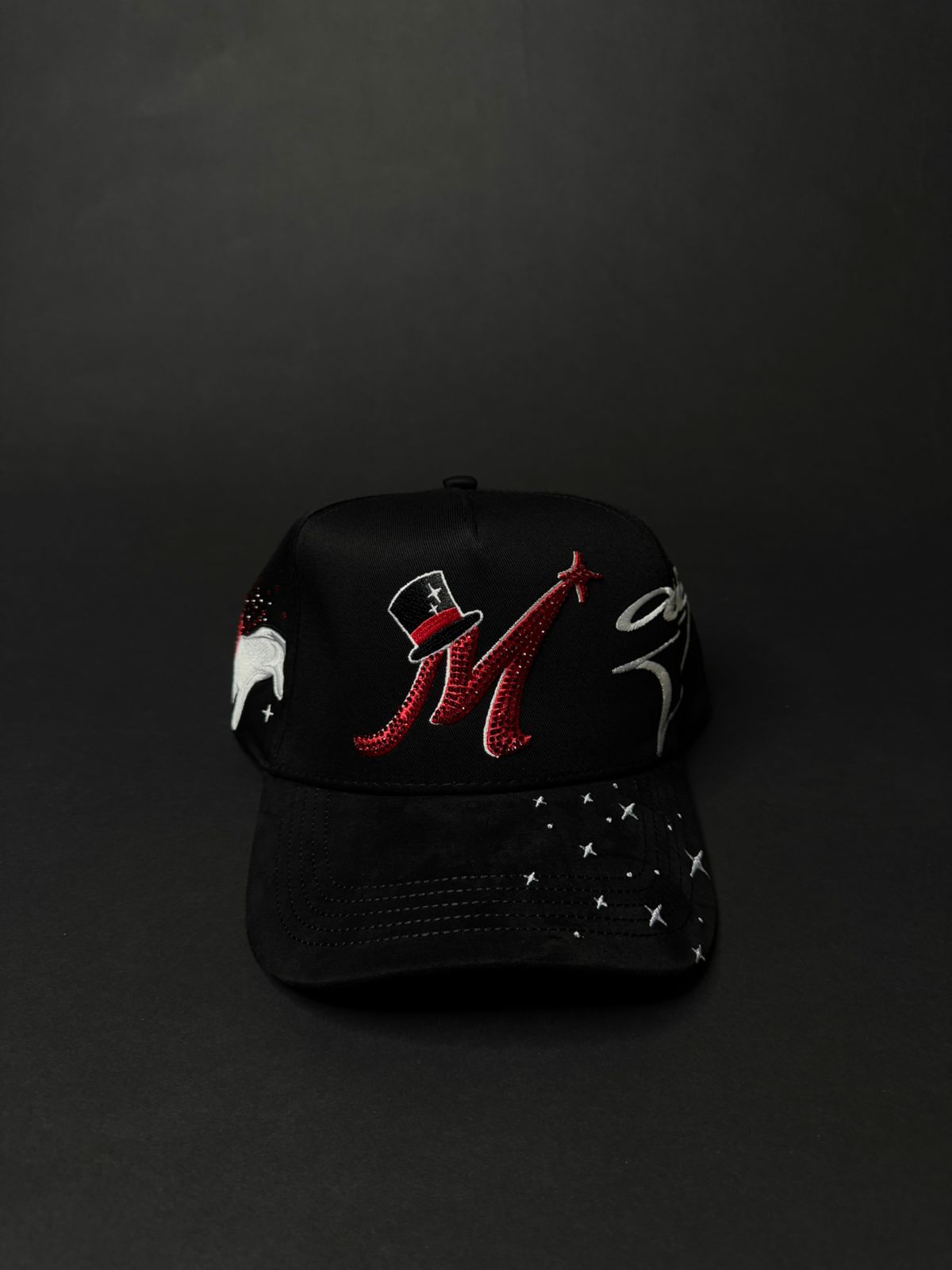 31 HATS "EL MAGO" ROJA