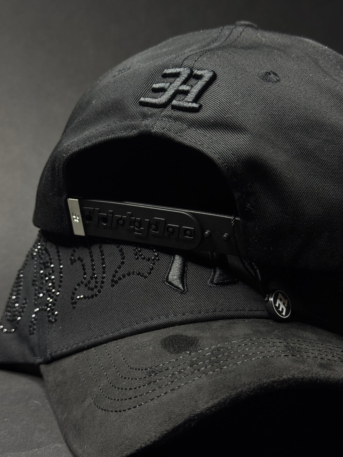 31 HATS "CRYSTAL BLACK"