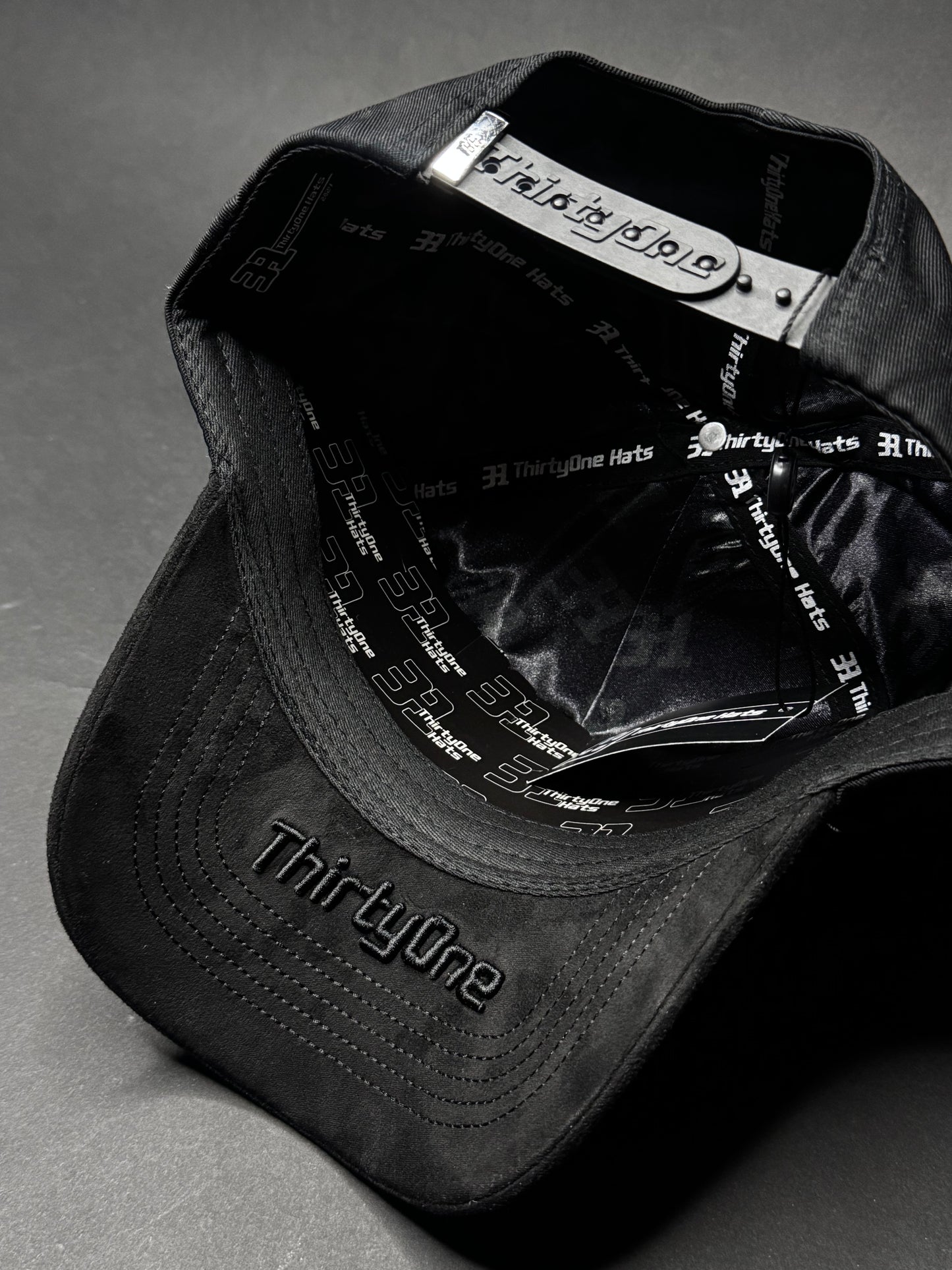 31 HATS "CRYSTAL BLACK"