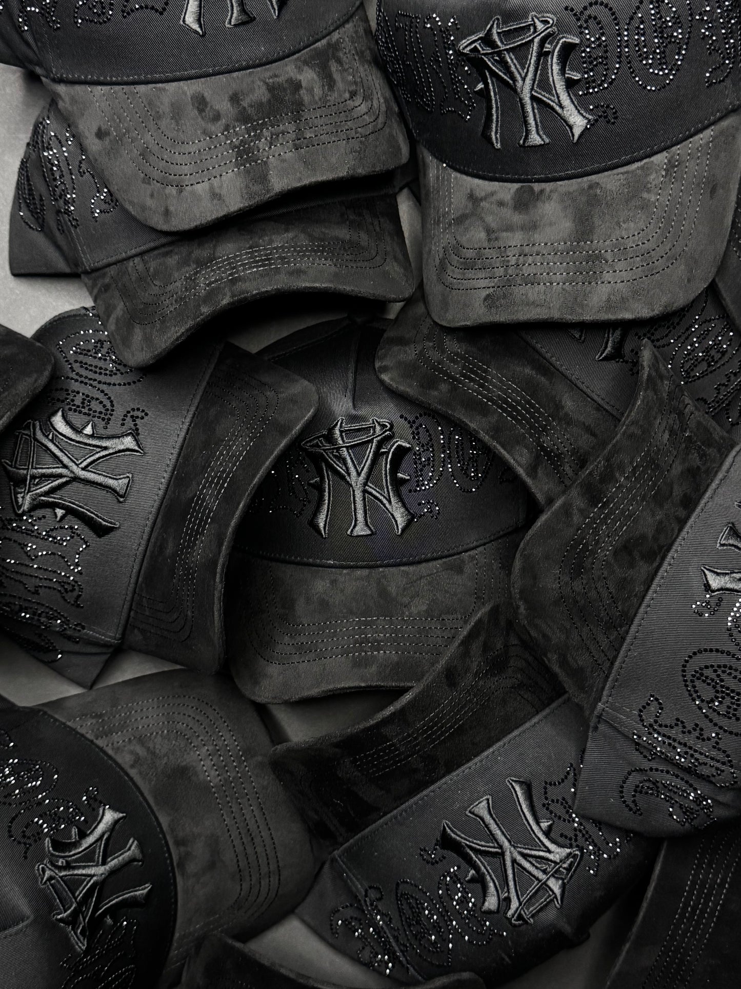31 HATS "CRYSTAL BLACK"
